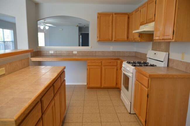 Building Photo - 520 Gandara Dr