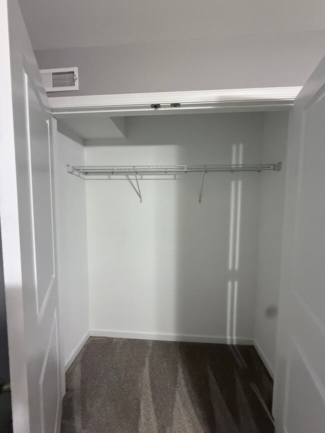 Building Photo - Beautifully Renovated 2 bedroom home with office.