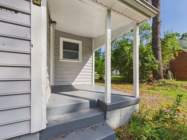 Building Photo - 1124 Hollister Ave