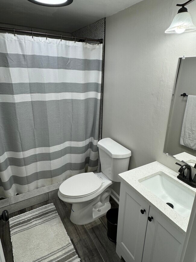 Bathroom - 4470 Eliot St