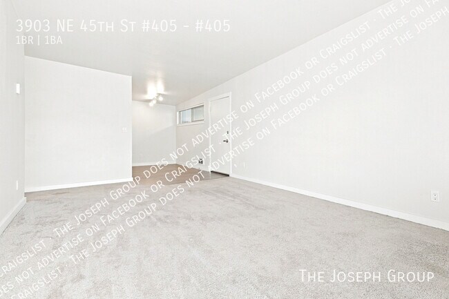 Building Photo - 3903 NE 45th St