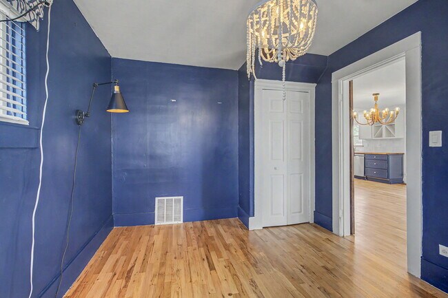 Building Photo - 110 S Quitman St