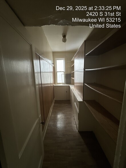 Building Photo - 2420 S 31st St