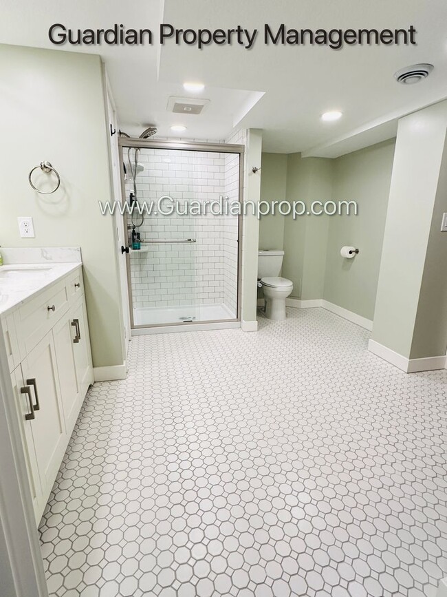 Building Photo - Immaculate Condition South Minneapolis Hom...