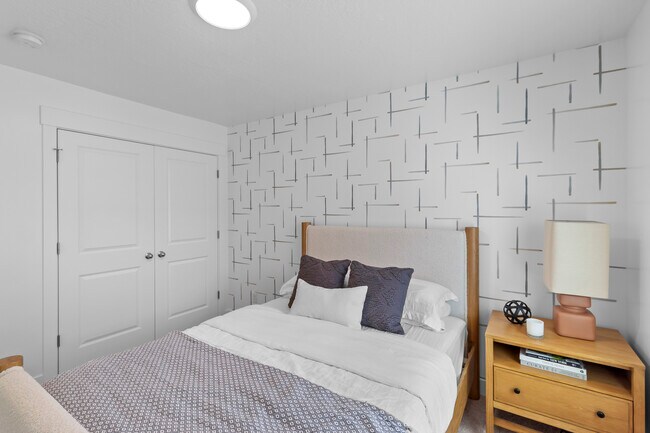 Building Photo - 82 W 925 N