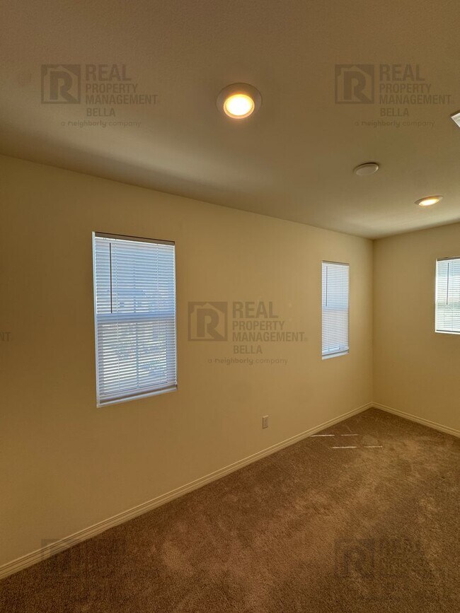 Building Photo - Spacious Corner Lot Home in Desirable Winchester Community – 4 bed + Large Backyard+ Solar!