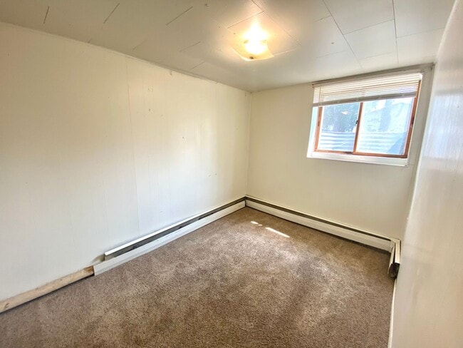 Building Photo - 4 Bed 2 Bath Home!