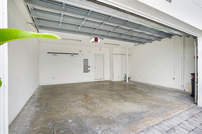 Building Photo - 741 NE 4th Ave