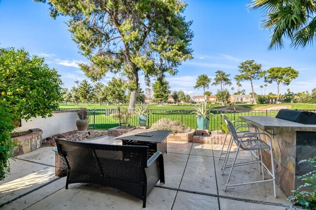 Building Photo - Furnished LVCC Beauty