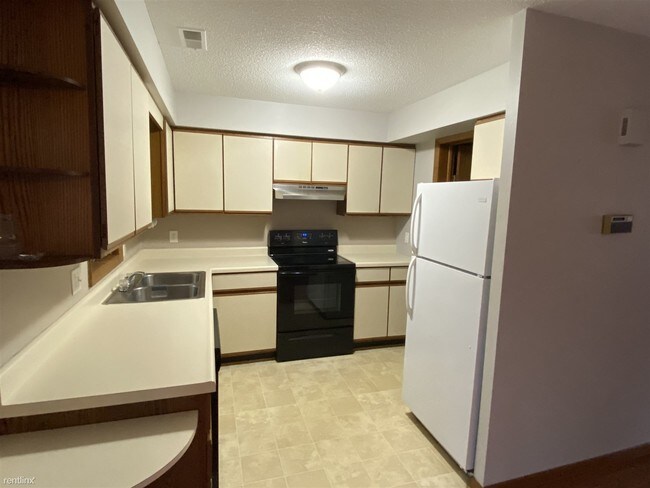 Building Photo - 2 br, 1 bath House - 2420 Textile Rd