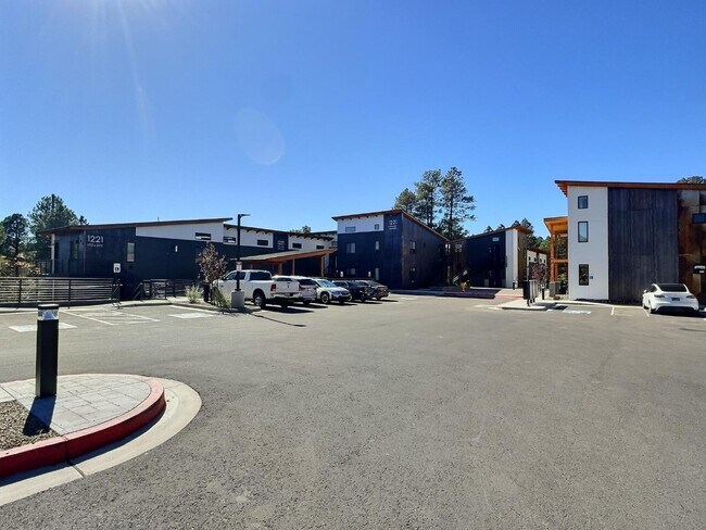 Building Photo - 1221 East Emma Drive