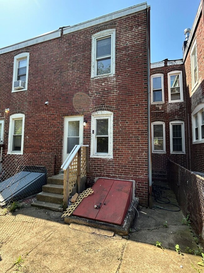 Building Photo - 1243 Dayton St