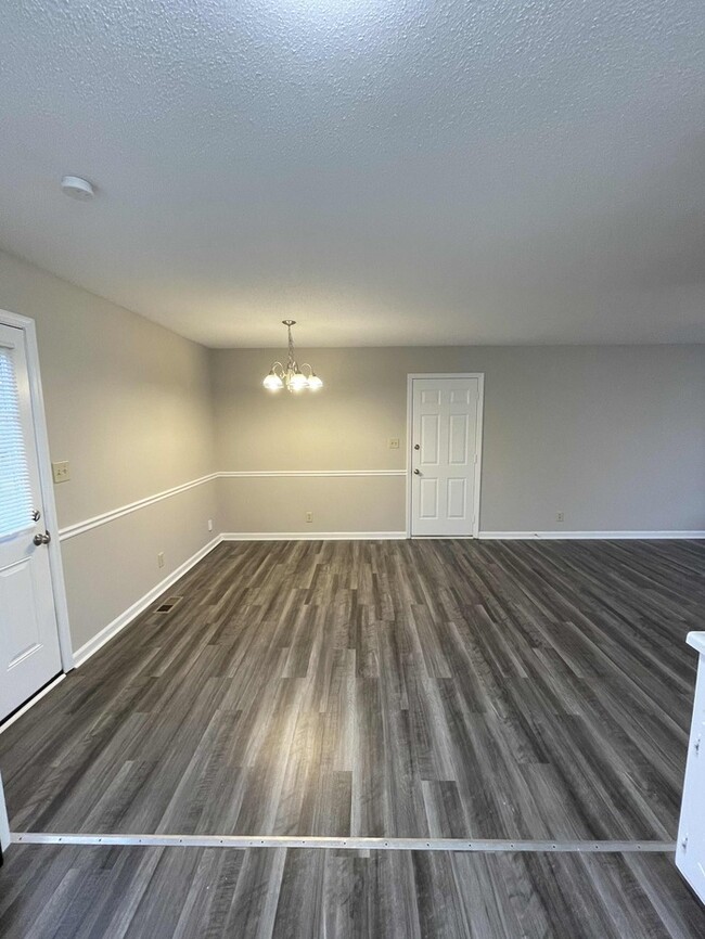 Building Photo - 1005 Peachers Mill Rd