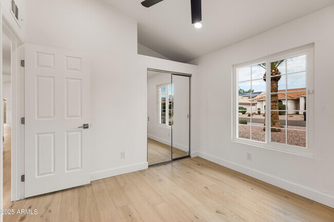 Building Photo - 9009 E Sahuaro Dr
