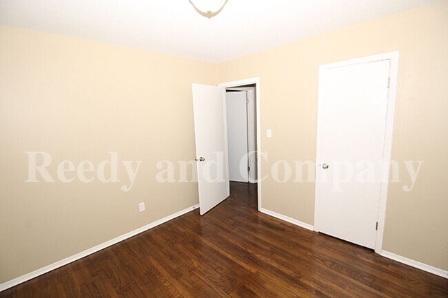 Building Photo - 1841 S Sutton Dr