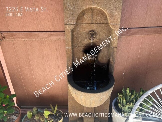 Building Photo - 3226 E Vista St