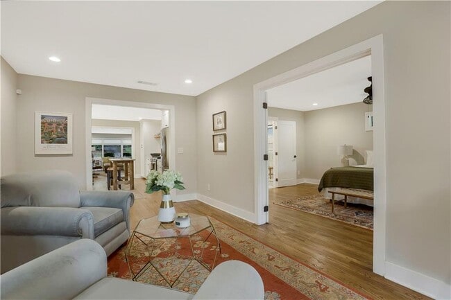 Building Photo - 1344 Midlawn Dr