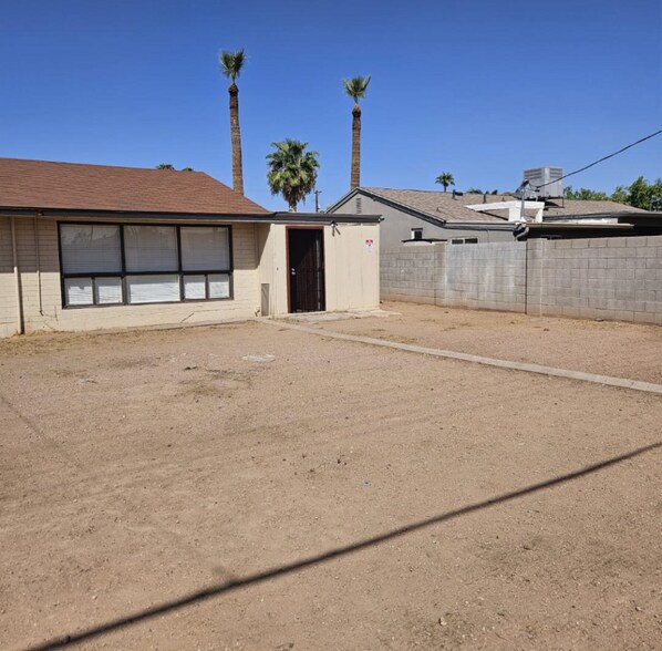 Building Photo - 4619 E Almeria Rd