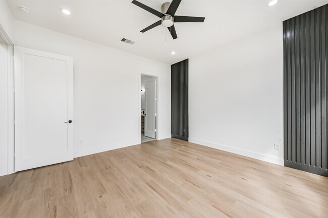 Building Photo - 3808 Ennis St