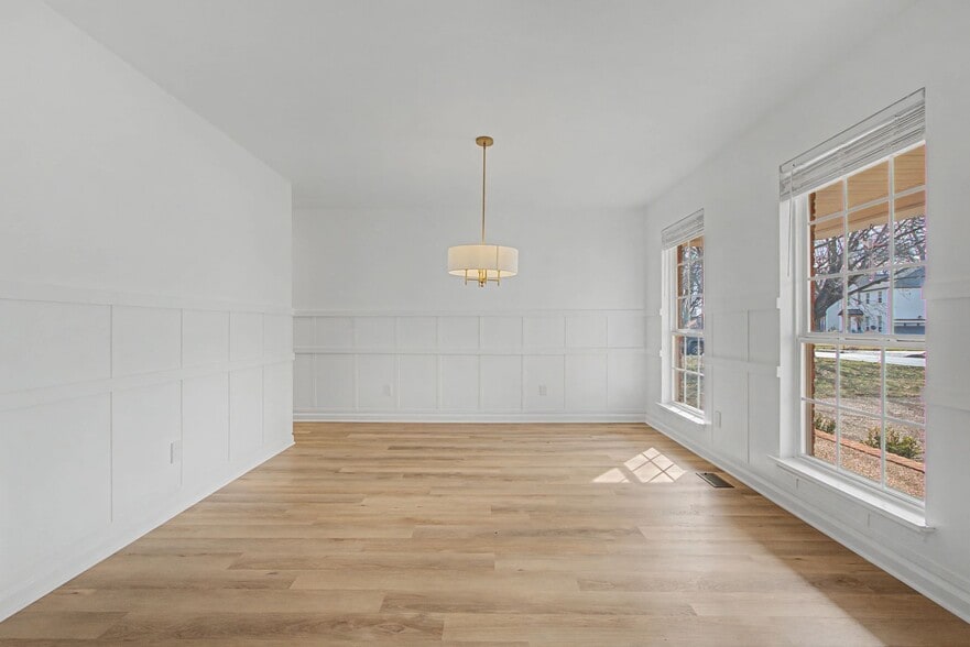 Building Photo - 2932 Burtonwood Dr