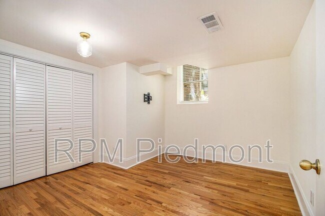 Building Photo - 741 Frederica St NE