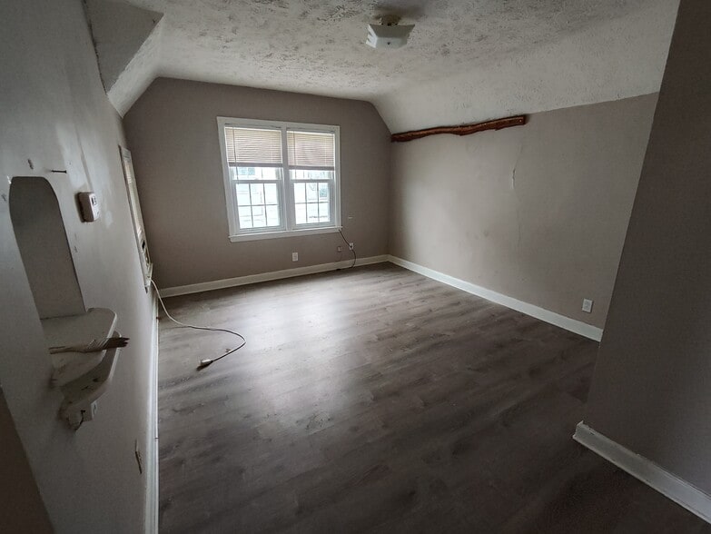 Building Photo - 1025 Goodhue Blvd