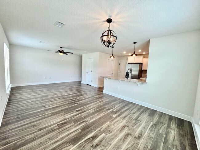 Building Photo - 3-Bedroom Townhome - Woodlands