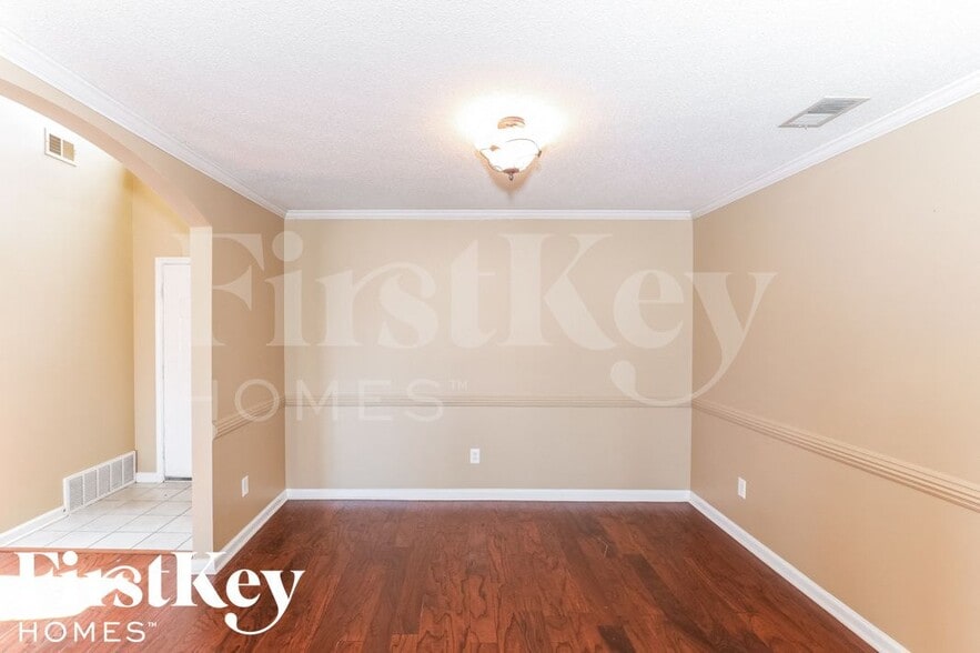 Building Photo - 9920 Calderdale Dr