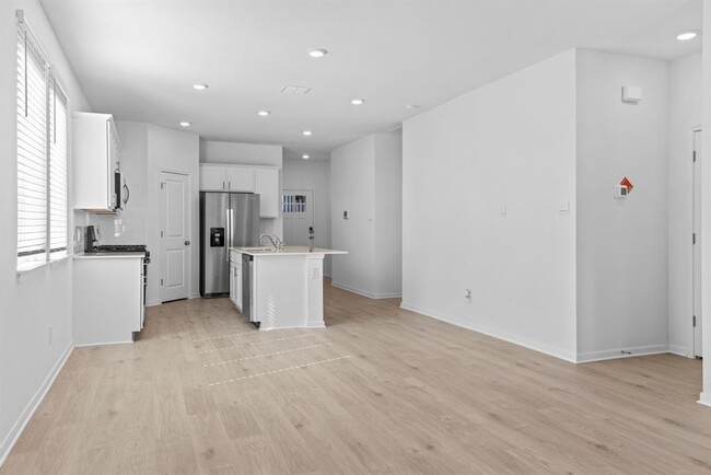 Building Photo - 305 Brooks Ranch Dr