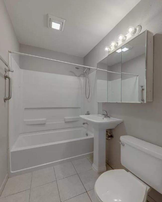 Building Photo - 2803 W Elm St