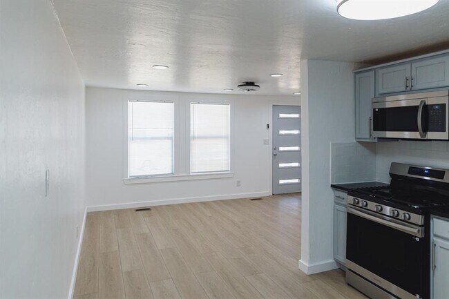 Building Photo - 2412 SE 47th St