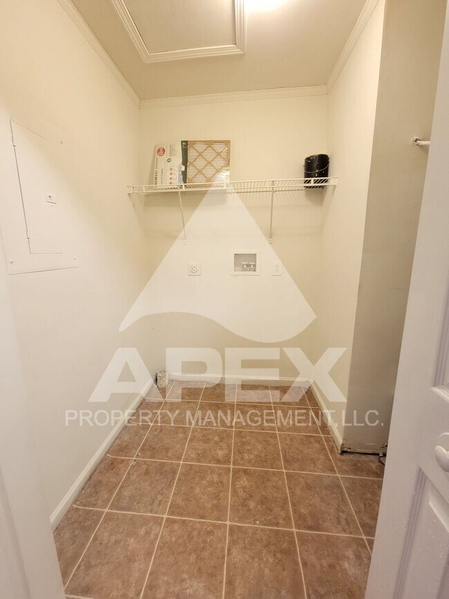 Building Photo - MOVE-IN SPECIAL, $1 RENT!! - 3 Bd | 2 Ba G...