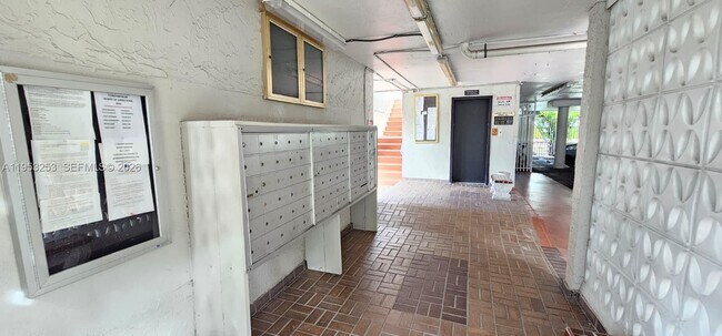 Building Photo - 3745 NE 171 St