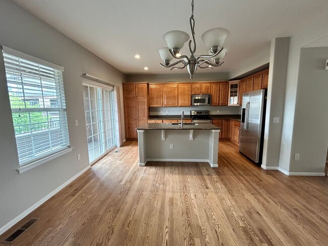 Building Photo - Well Maintained Townhouse in Highlands Ranch