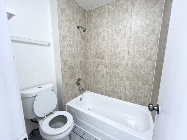 Building Photo - 210 Maddy Ln