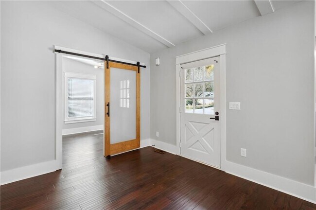 Building Photo - 3258 Highland Dr SE