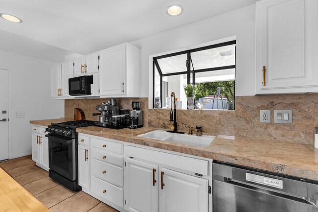 Building Photo - 45680 Vista Dorado Dr