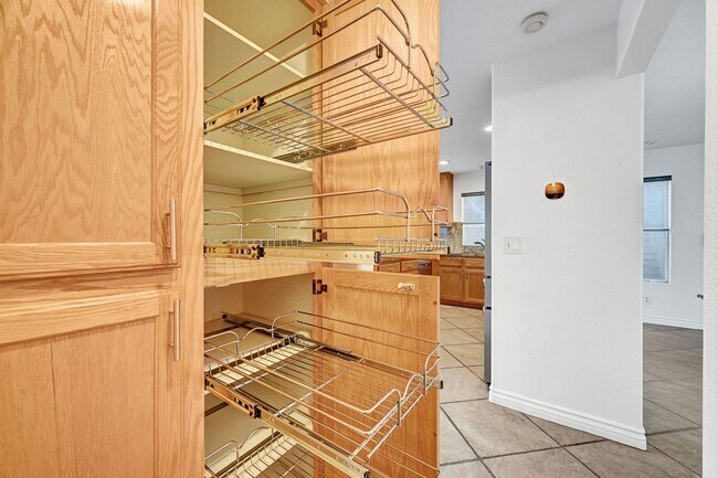 Building Photo - 3 BEDROOM + POOL IN DESIRABLE PECCOLE RANC...