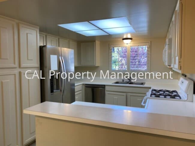 Building Photo - 2 Bed/ 2 Bath Condominium Coming Soon!