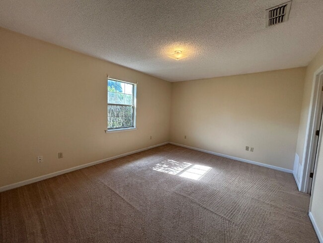 Building Photo - House for Rent
