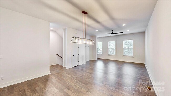 Building Photo - 4019 Plaza Row Ct