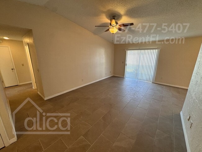 Building Photo - Move In Special  - 3/2/2 in a Great Commun...