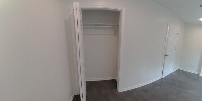 Building Photo - 4 Bedroom 3.5 Bath Home