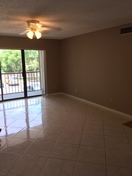 Building Photo - 8211 Sun Spring Cir