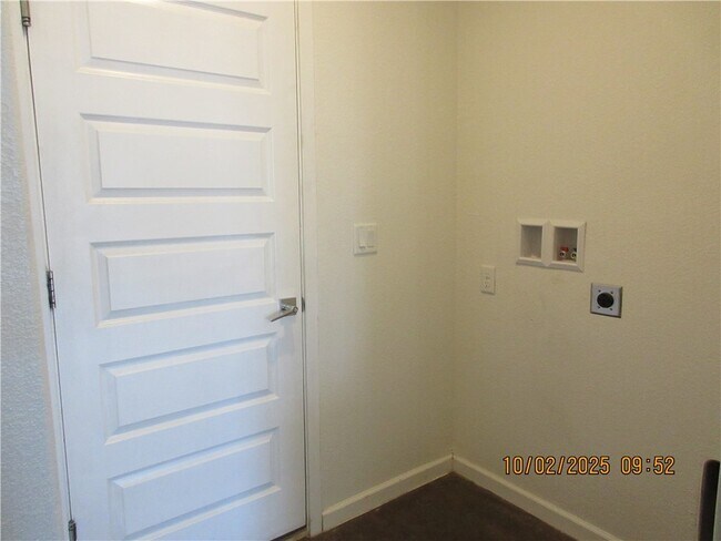 Building Photo - 3560 N Bond St