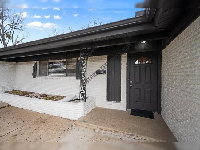 Building Photo - 5413 Odessa Ave