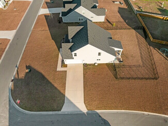 Building Photo - 301 Gander Ct