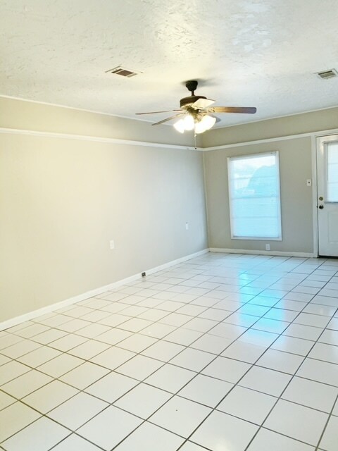 bedroom 1/spare room - 323 Hunter Dr