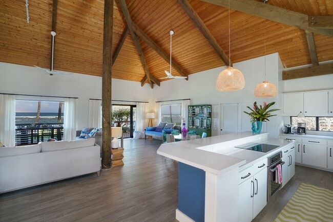 Building Photo - Hawaii Life Presents Mokuleia Beach House 3 bedrooms, 2 full bathrooms, Sleeps 8 - Beautifully bu...