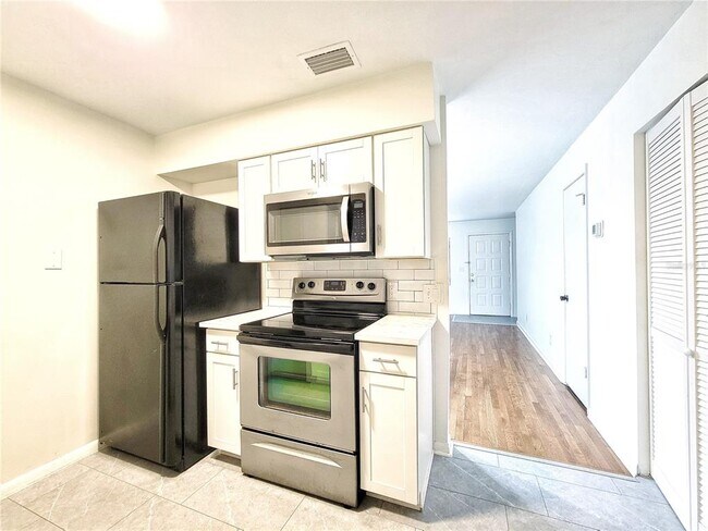 Building Photo - 2635 SW 35th Pl